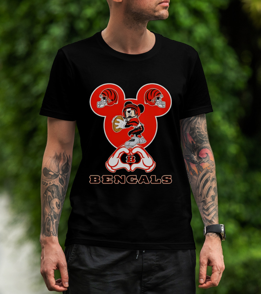 Cincinnati Bengals Mickey Mouse Football Heart Hands T-Shirt