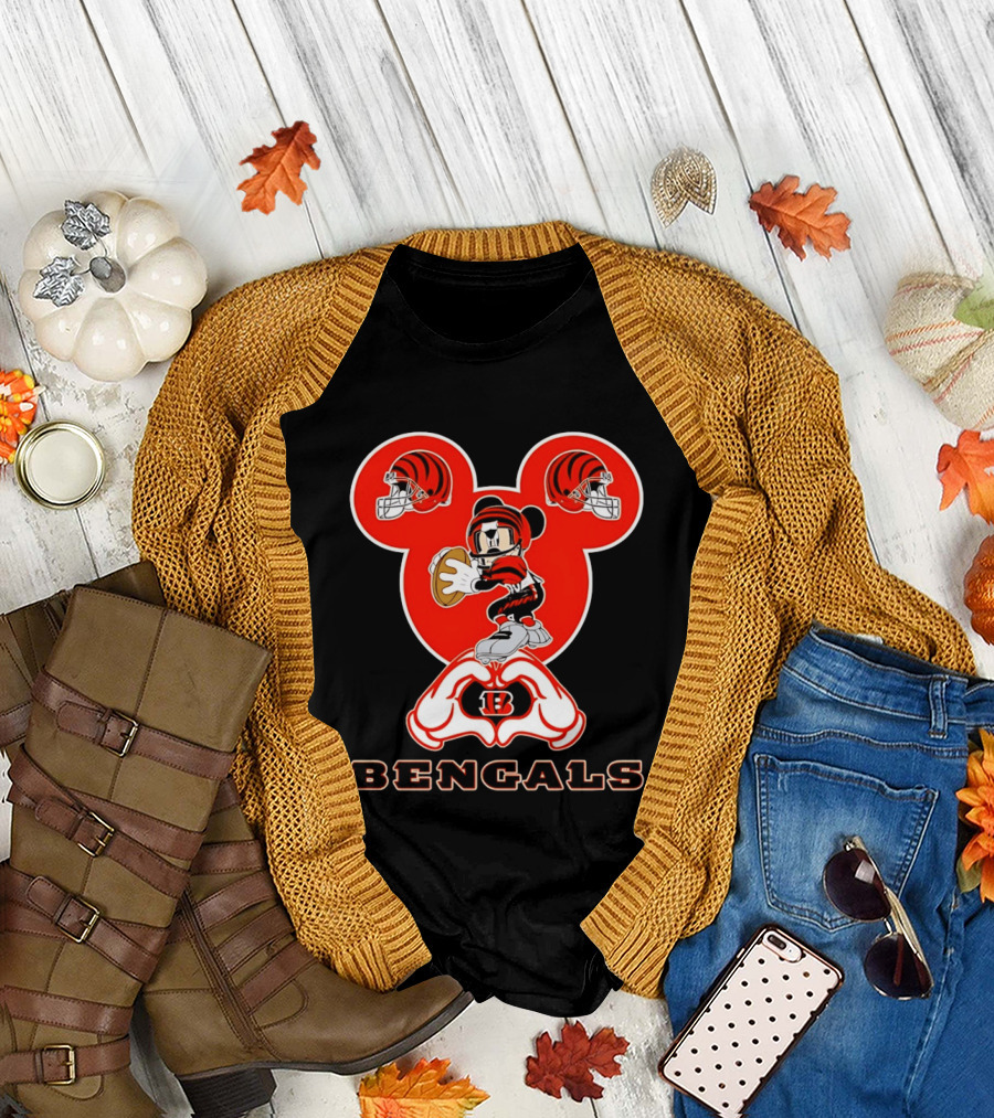Cincinnati Bengals Mickey Mouse Football Heart Hands T-Shirt
