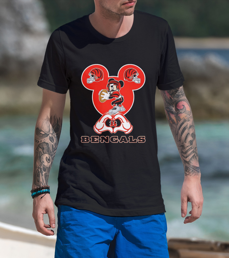 Cincinnati Bengals Mickey Mouse Football Heart Hands T-Shirt