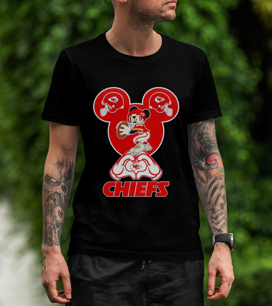 Kansas City Chiefs Mickey Mouse Football Love Heart Hands T-Shirt