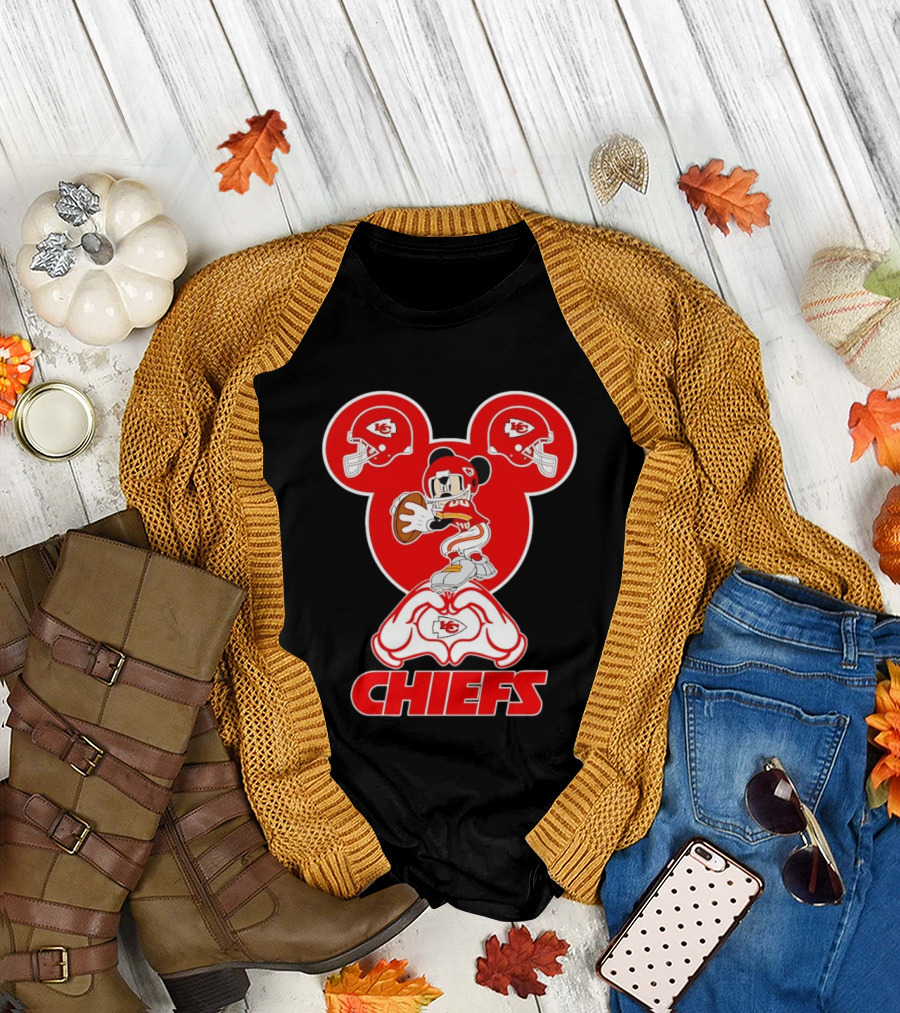 Kansas City Chiefs Mickey Mouse Football Love Heart Hands T-Shirt