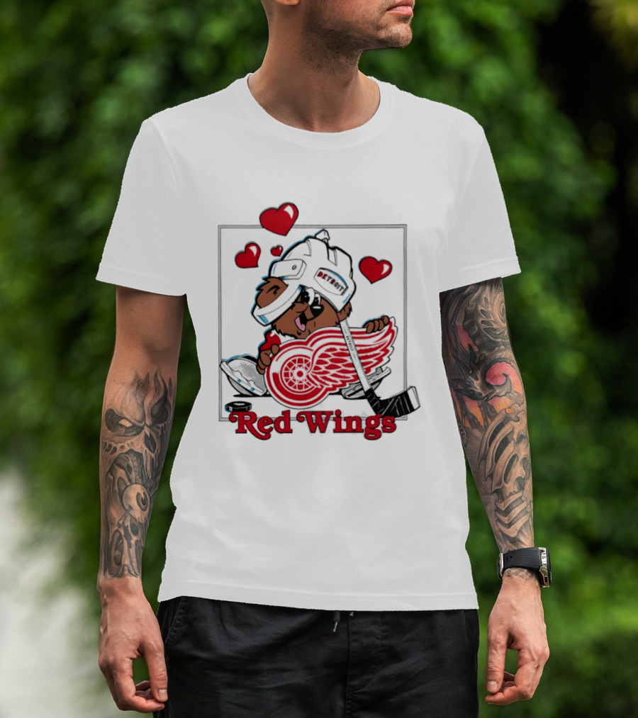Detroit Red Wings Bear Hugging Hockey Heart With Hearts T-Shirt