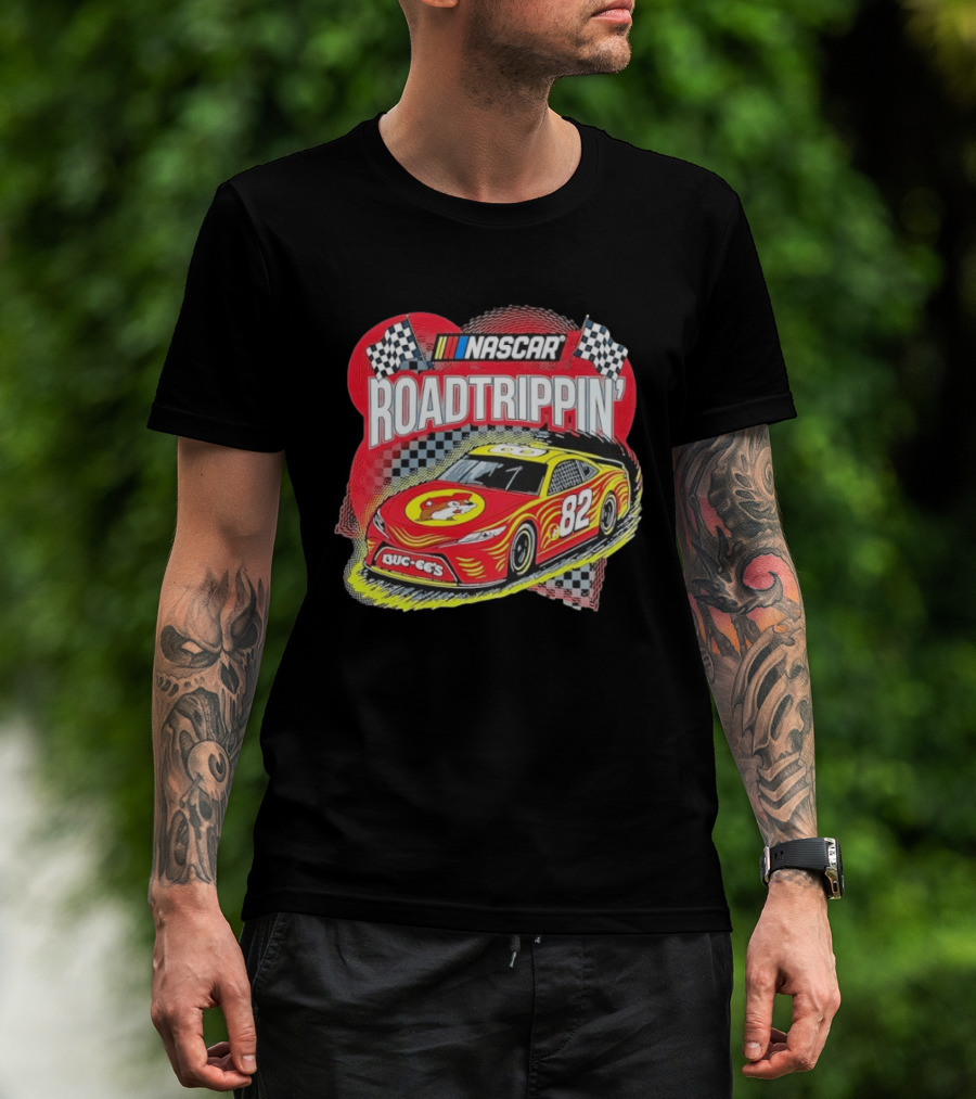 NASCAR Road Trippin' Buc Ee's 82 Racing Car Checkered Flags T-Shirt