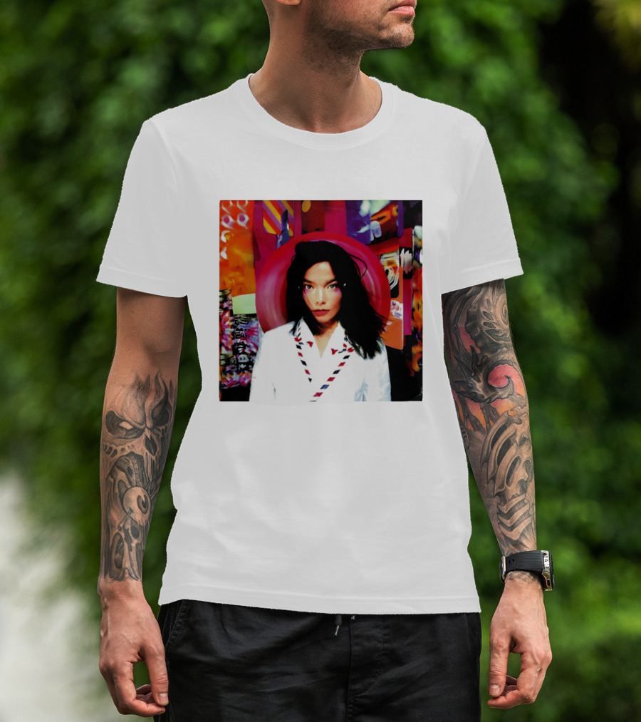 Anne Hathaway Björk And T-Shirt
