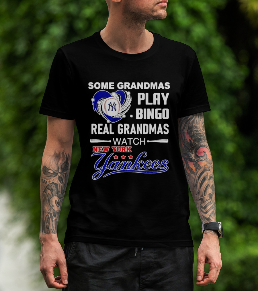 Some Grandmas Play Bingo Real Grandmas New York Yankees Diamond Heart Baseball Lover T-Shirt