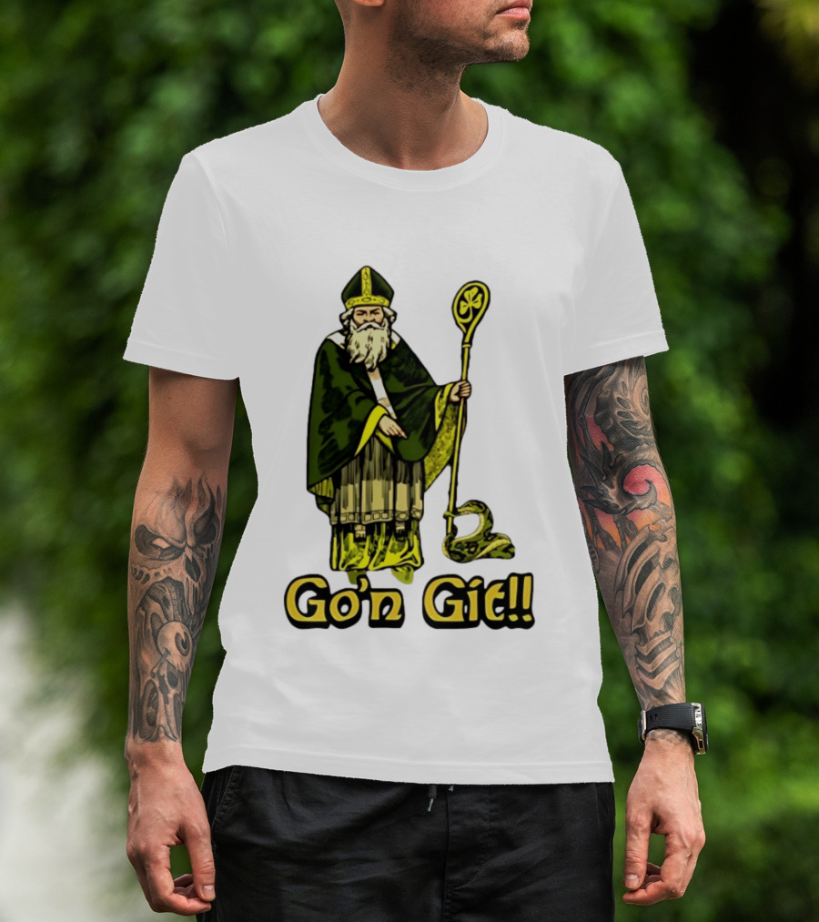 St Patrick With Shamrock Staff And Snake Go'n Git T-Shirt