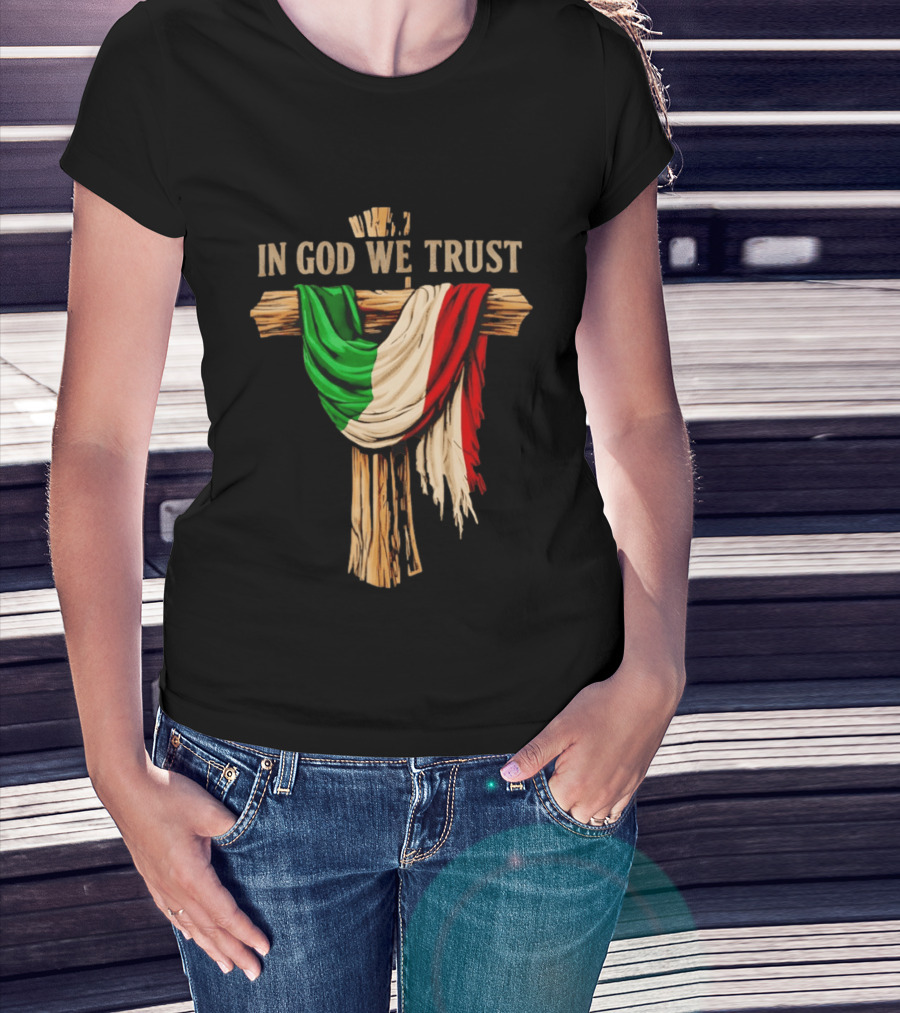 In God We Trust Italian Flag On Cross Jesus Reto T-Shirt