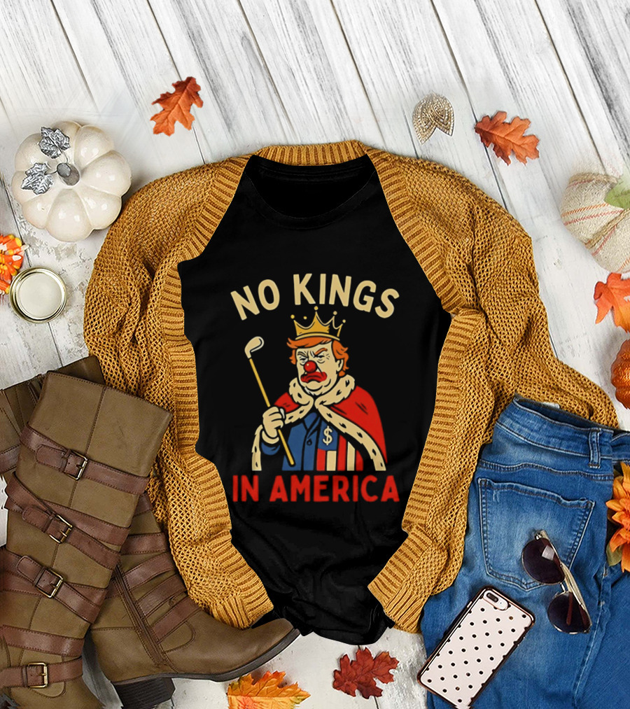 No Kings in America Trump Clown Wearing Crown and Red Nose Golf Club T-Shirt