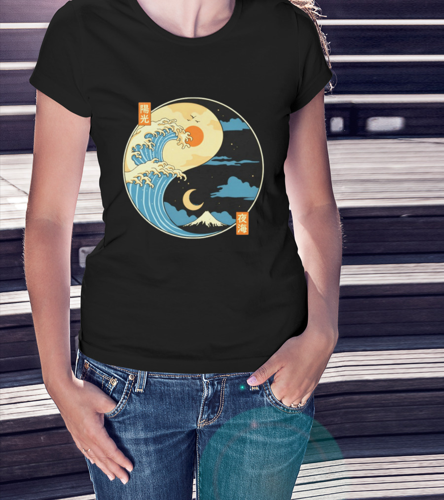 The Great Wave Off Kanagawa And Mount Fuji Yin Yang Sun And Moon Balance T-Shirt