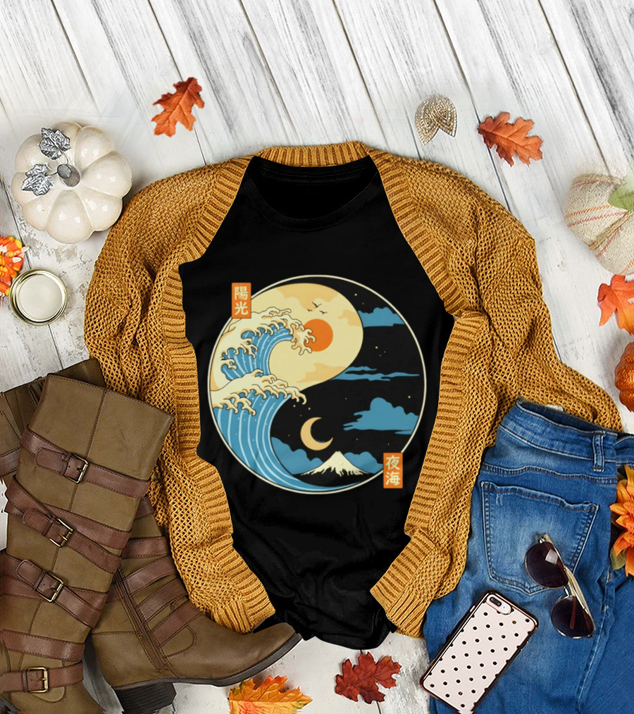 The Great Wave off Kanagawa and Mount Fuji Yin Yang Sun and Moon Balance T-Shirt