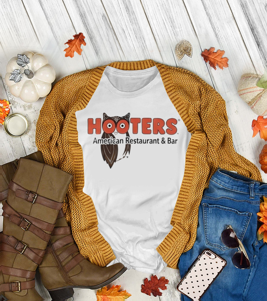 Hooters American Restaurant and Bar Owl Icon Trademark T-Shirt
