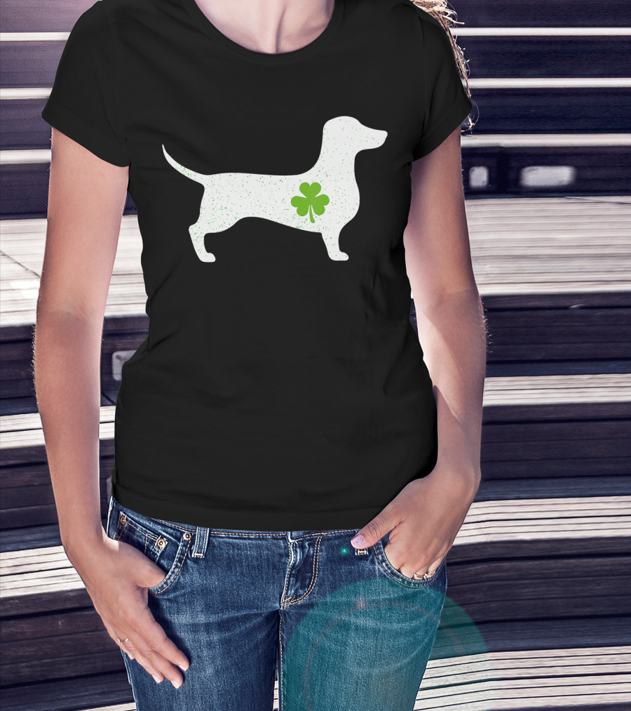 Dachshund St Patricks Day Lucky Mama Mom Dog Shamrock T-Shirt