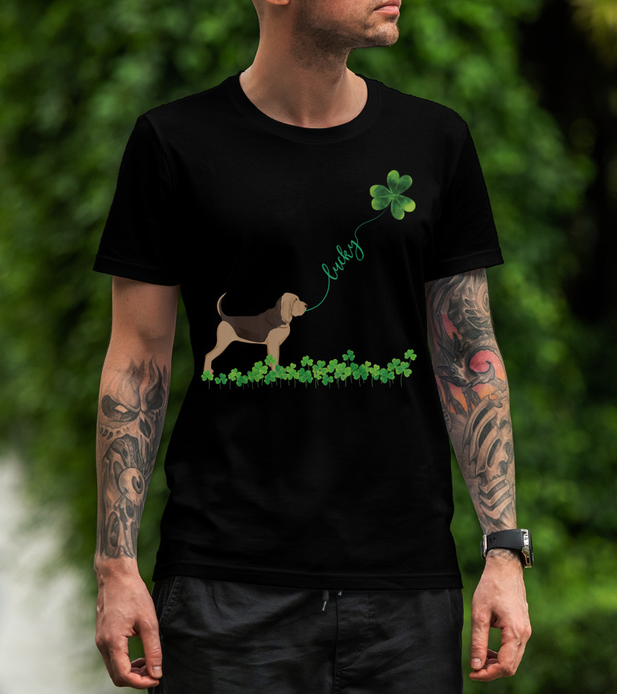 Lucky Bloodhound Dog With Shamrock St Patrick Day T-Shirt