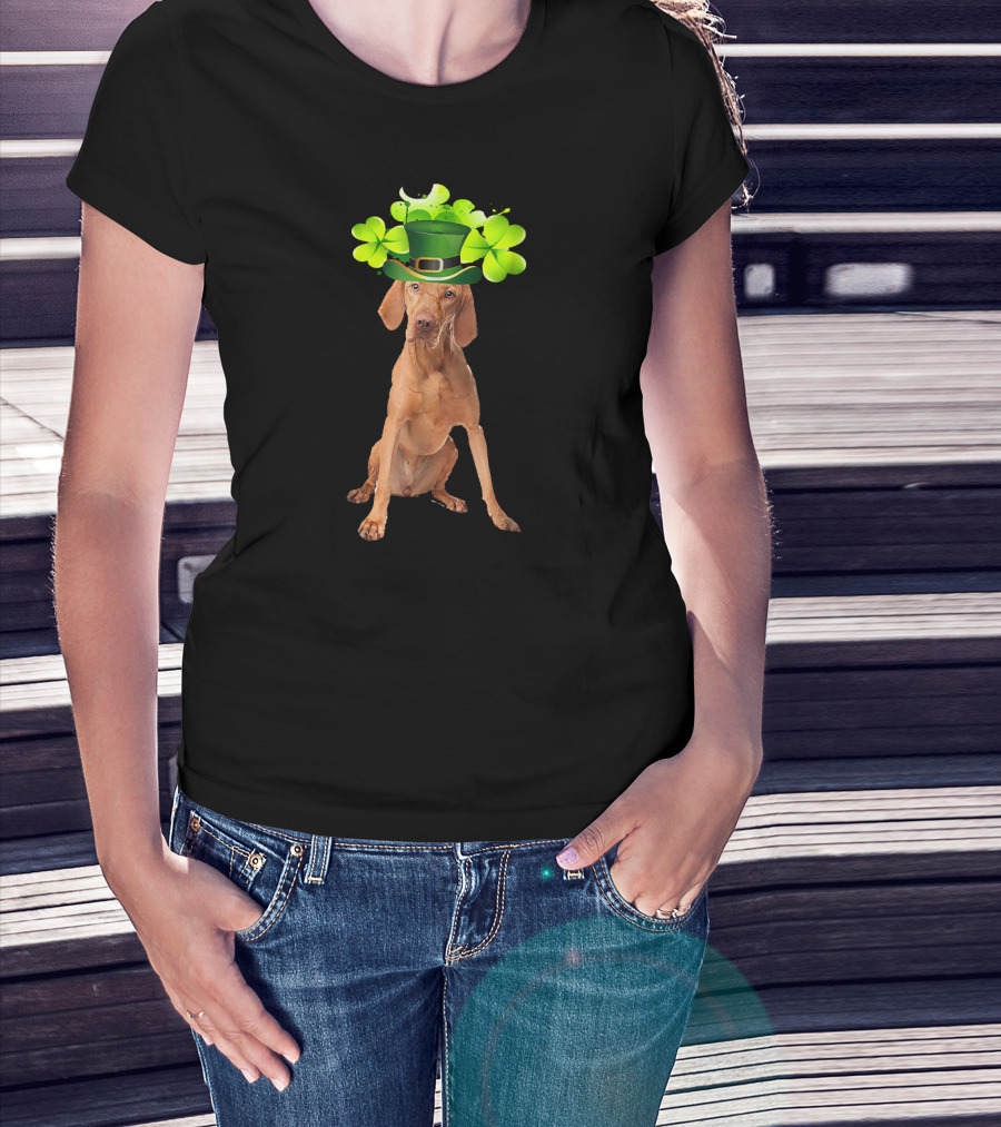 St Patricks Day Hungarian Vizsla Dog With Irish Clover Hat T-Shirt
