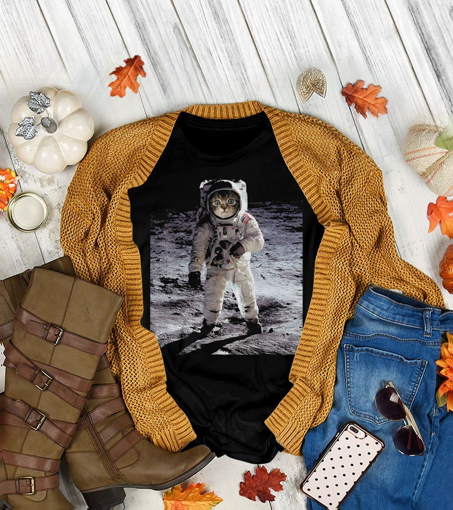 First Space Cat on the Moon Astronaut Suit Moonwalking T-Shirt