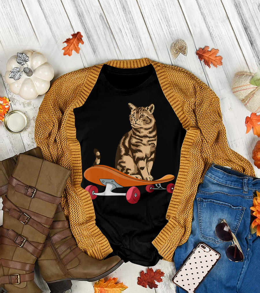 Funny Cat Skateboarding Animal Lover T-Shirt