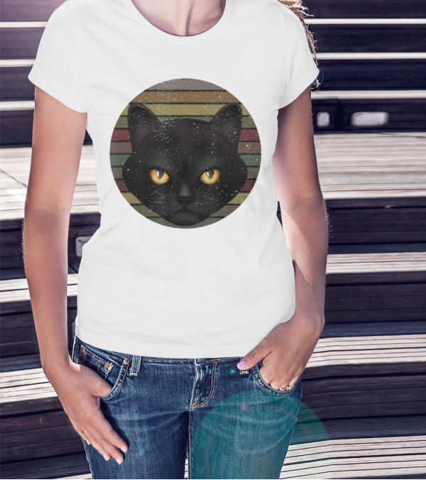 Realistic Cat Black Face On Retro Striped Circle T-Shirt