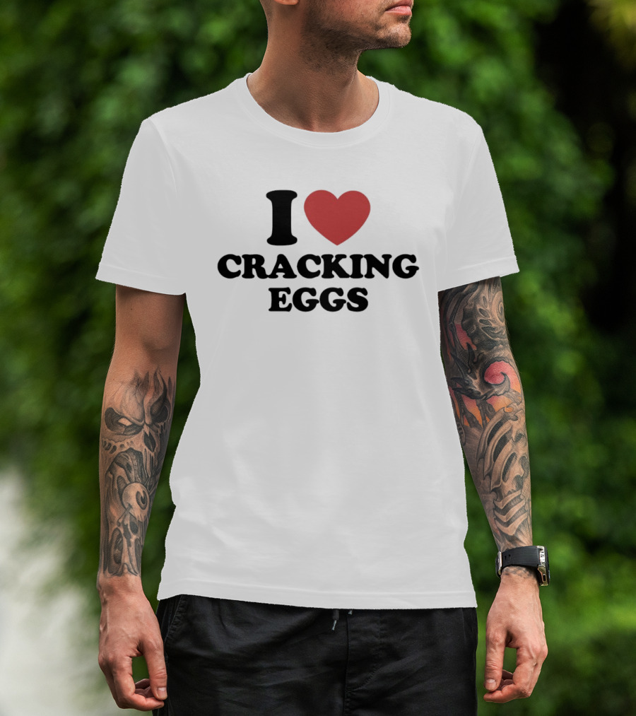 I Love Cracking Eggs Heart Symbol Fun Cooking Baking T-Shirt