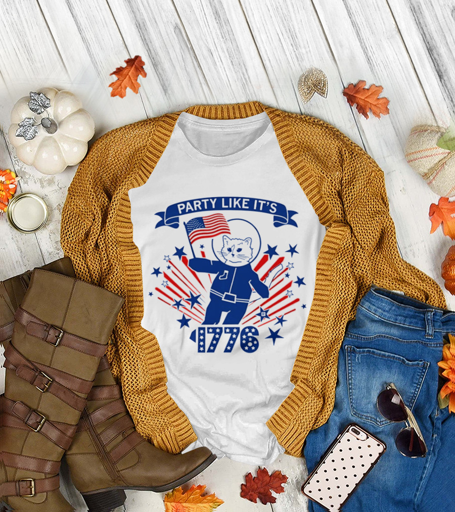 Party Like It's 1776 Astronaut Cat Holding American Flag with Stars T-Shirt