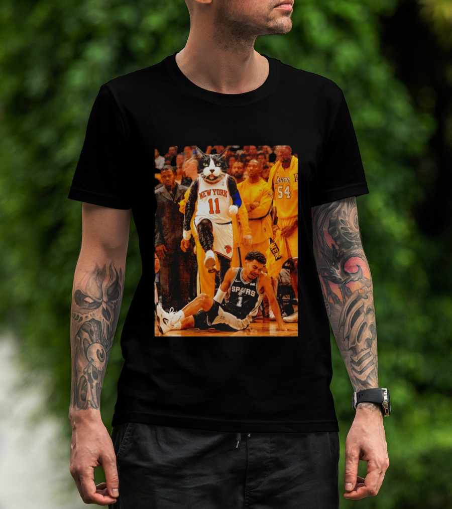 New York Knicks 11 Cat Dunks On Spurs Player Victor Wembanyama With Crowd And Lakers Players T-Shirt