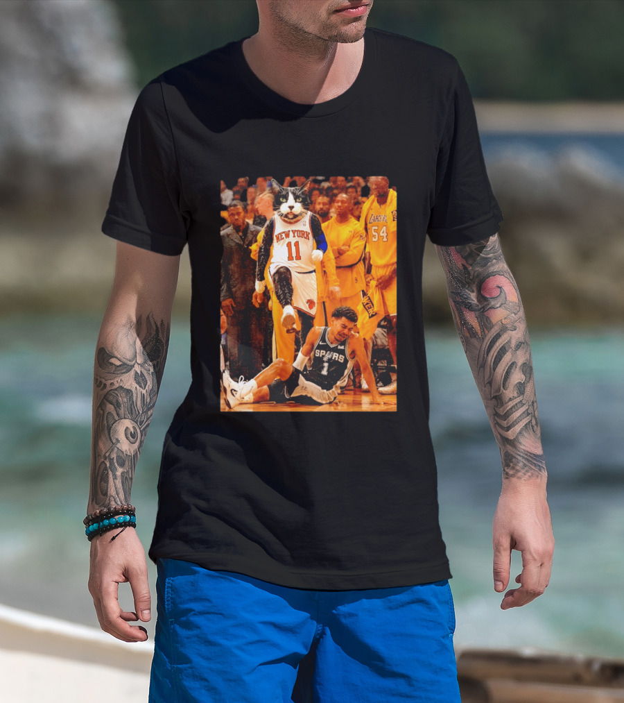 New York Knicks 11 Cat Dunks On Spurs Player Victor Wembanyama With Crowd And Lakers Players T-Shirt