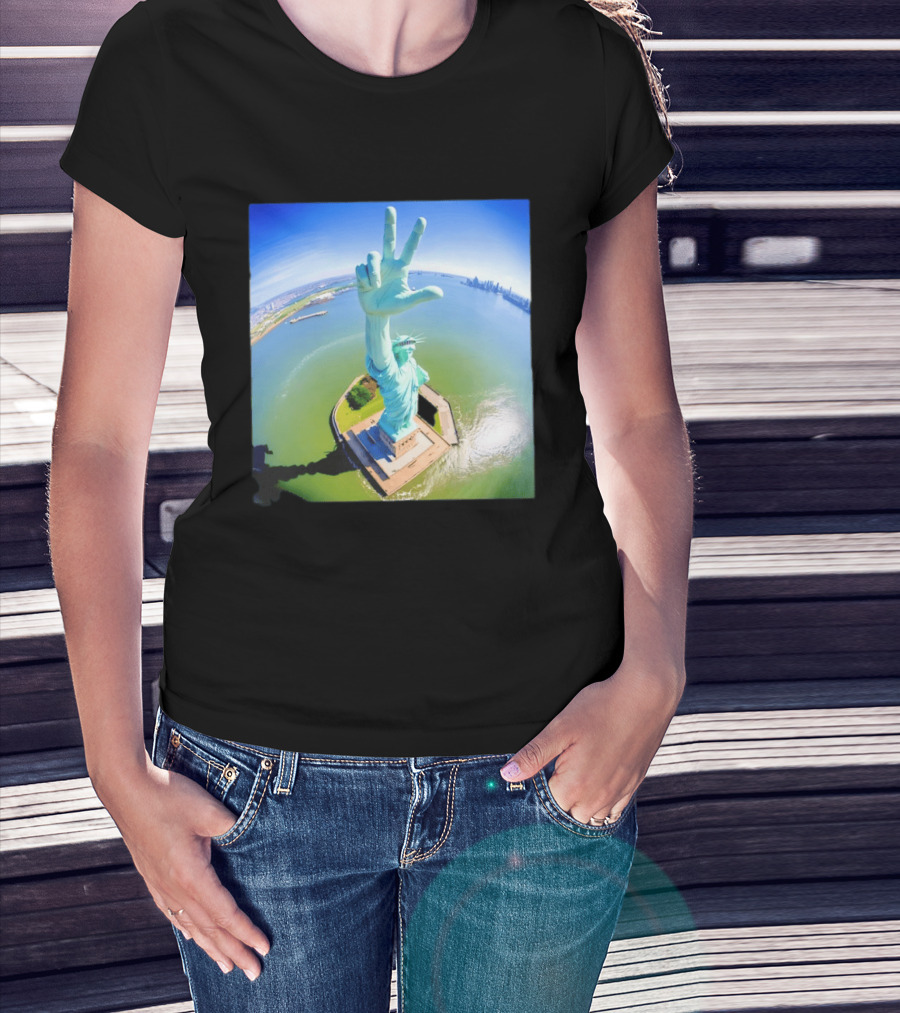 Jalen Brunson Statue Of Liberty Victory Gesture Photo T-Shirt