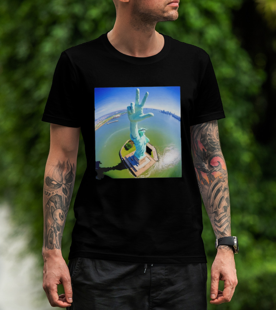 Jalen Brunson Statue Of Liberty Victory Gesture Photo T-Shirt