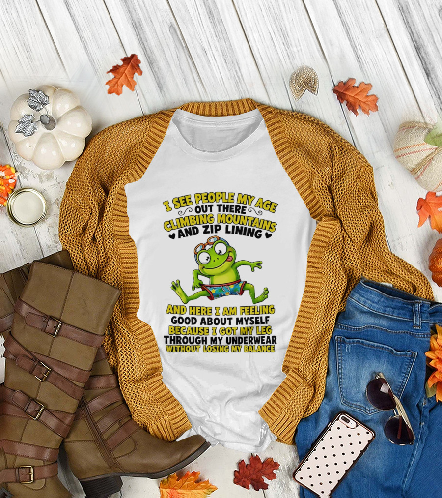 I See People My Age Climbing Mountains and Zip Lining Cartoon Frog Feeling Good Without Losing Balance T-Shirt