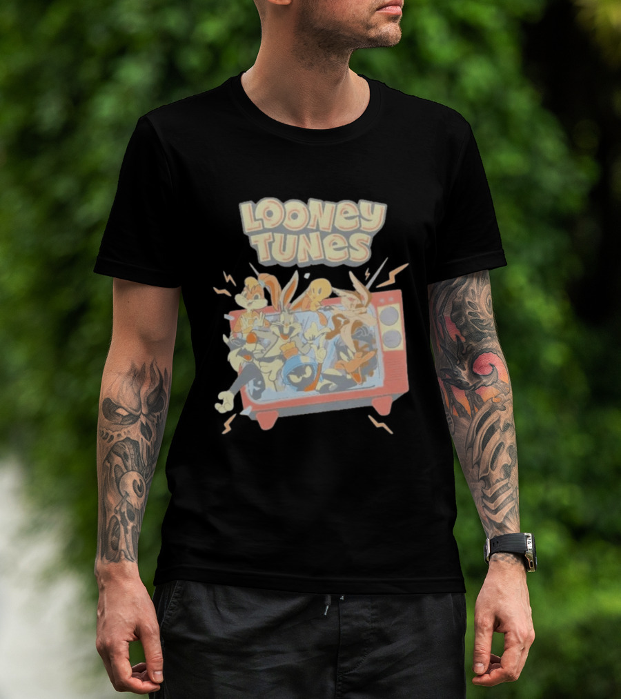 Wbs Shop Looney Tunes Characters In A Retro TV Display T-Shirt
