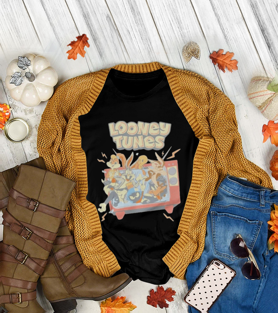 Wbs Shop Looney Tunes Characters in a Retro TV Display T-Shirt