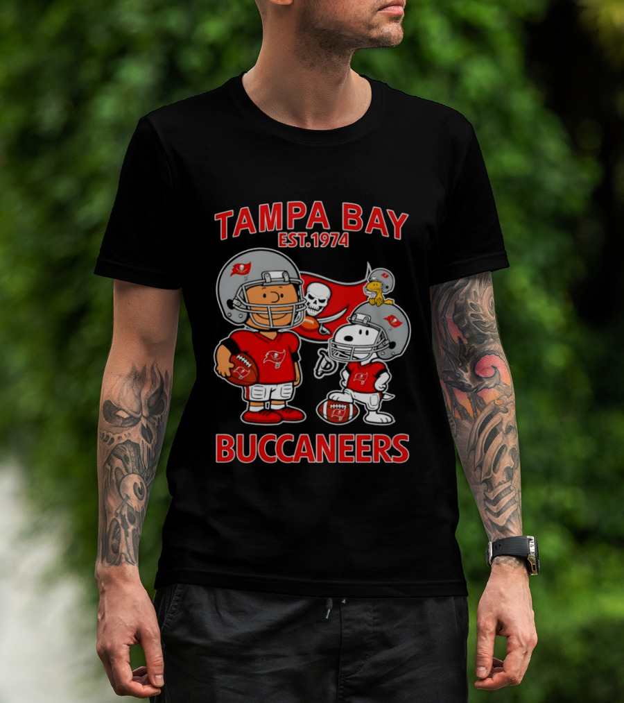 Tampa Bay Buccaneers Snoopy And Charlie Brown EST 1974 T-Shirt