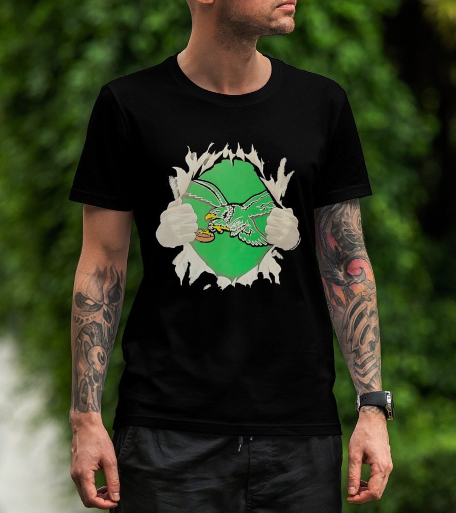 Philadelphia Eagles Vintage Chest Rip Football Fan T-Shirt