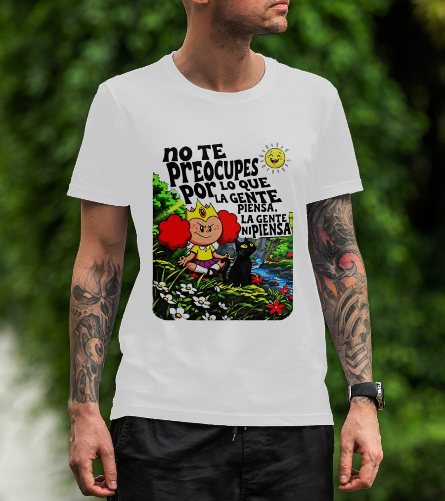 No Te Preocupes Por Lo Que La Gente Piensa Meditando Chica Corona Gato T-Shirt