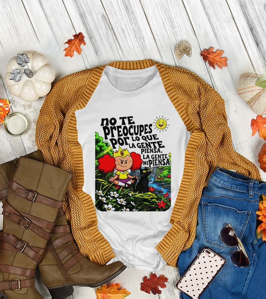 No Te Preocupes Por Lo Que La Gente Piensa Meditando Chica Corona Gato T-Shirt
