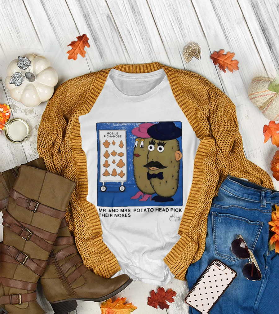 Mobile Pic A Nose Mr and Mrs Potato Head Pick Their Noses T-Shirt