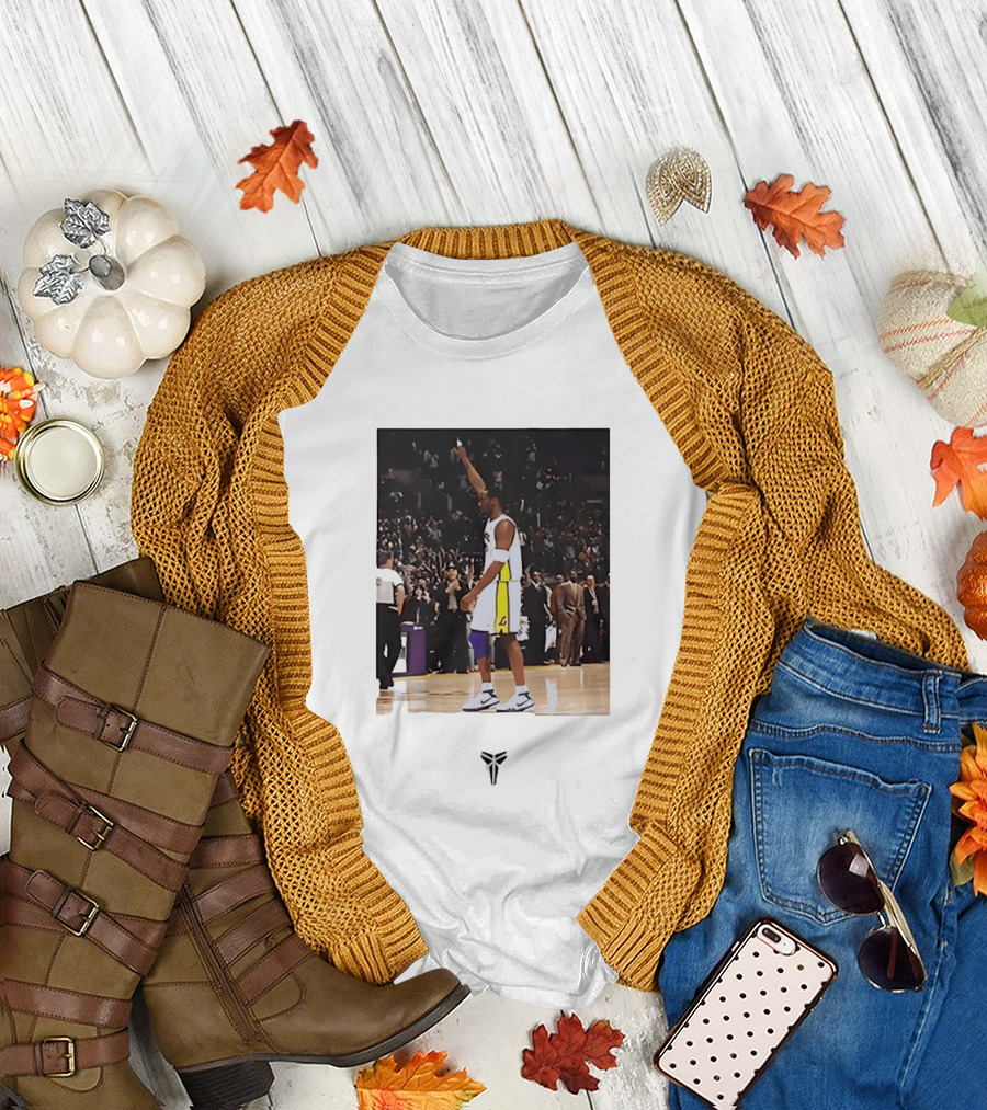 Kobe Bryant Los Angeles Lakers NBA Iconic Court Celebration T-Shirt