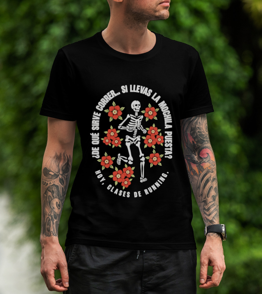 De Que Sirve Correr Si Llevas La Mochila Puesta Hoy Clases De Running Esqueleto Y Flores Rojas T-Shirt