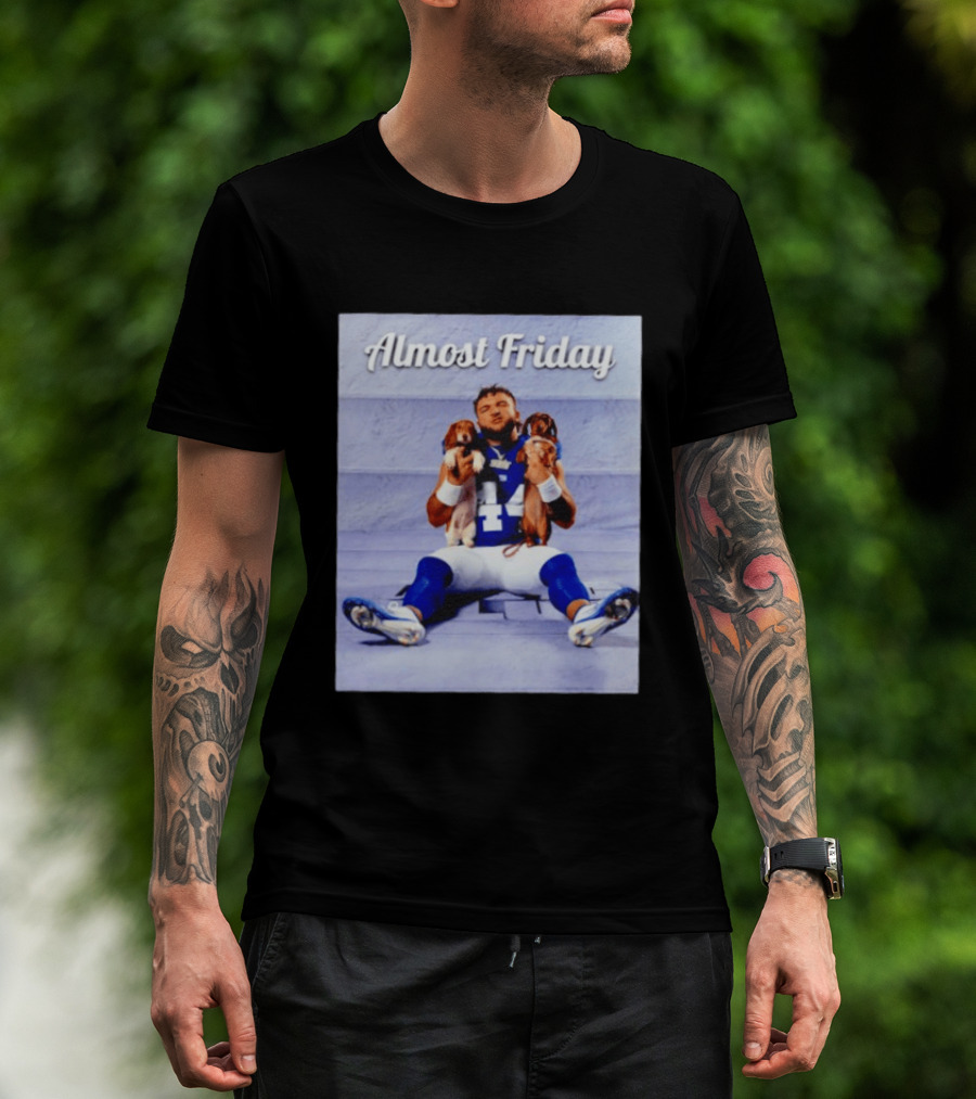 Almost Friday New York Giants 44 Football Player With Dogs T-Shirt