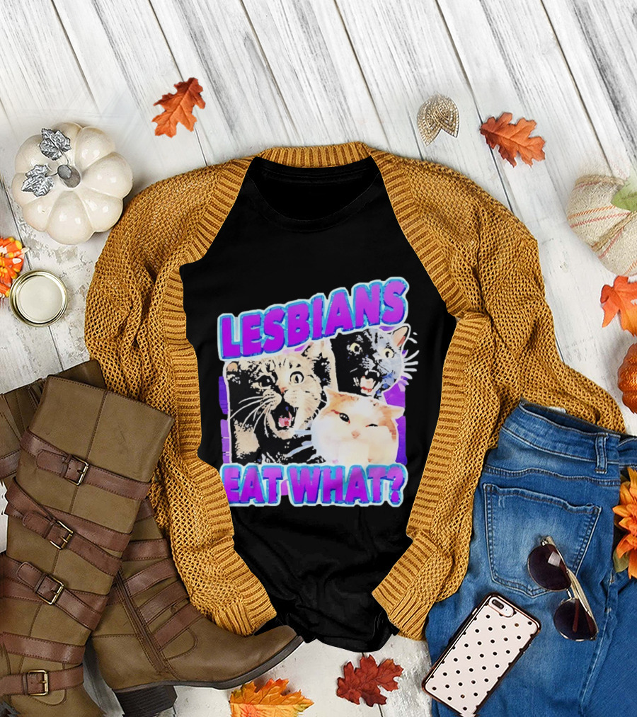 Lesbians Eat What Cat Meme Lesbian Pride Retro Cats T-Shirt