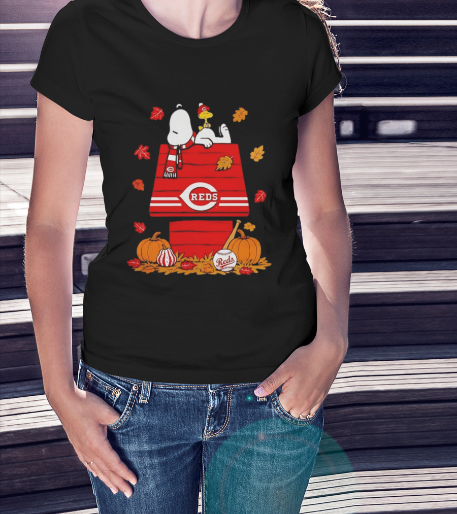 Snoopy Woodstock Cincinnati Reds Fall Baseball Pumpkins Leaves T-Shirt