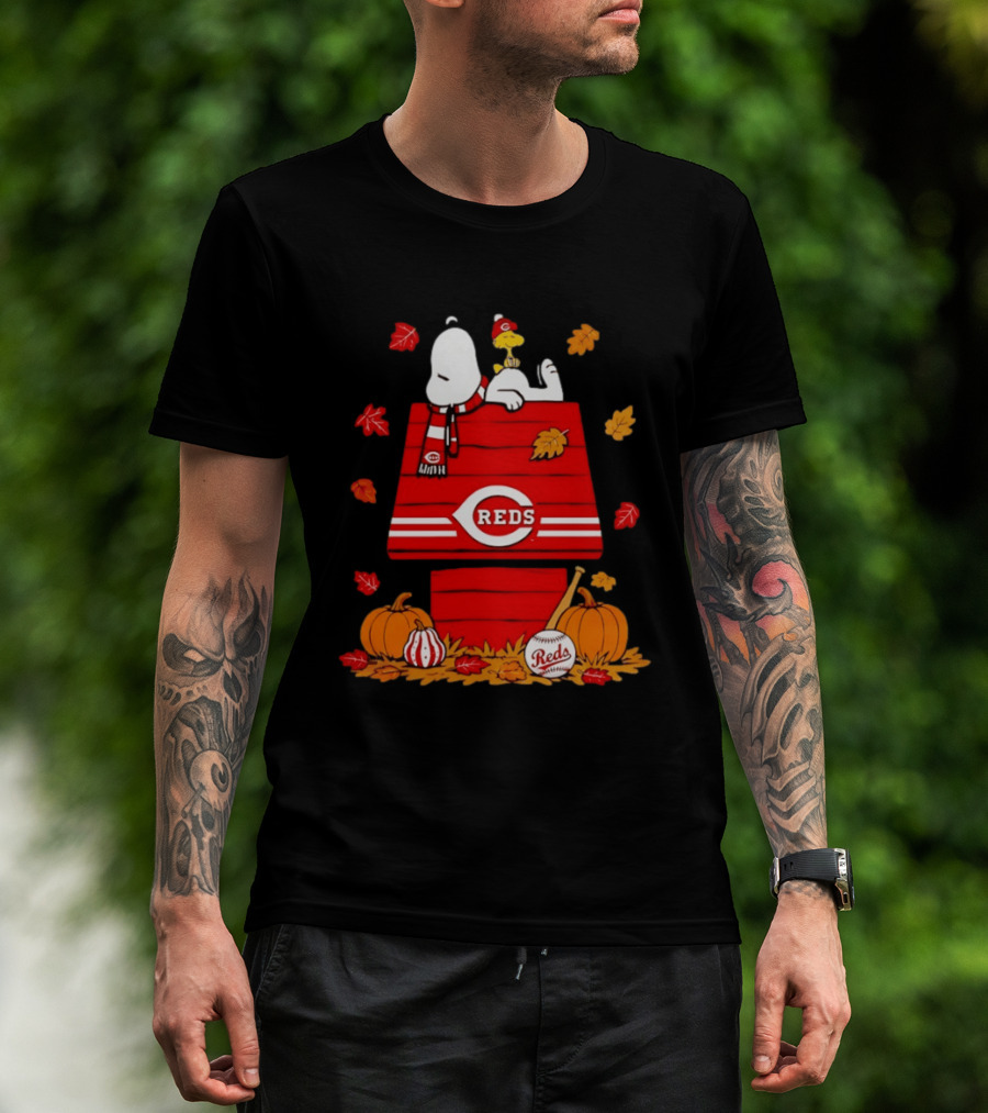 Snoopy Woodstock Cincinnati Reds Fall Baseball Pumpkins Leaves T-Shirt