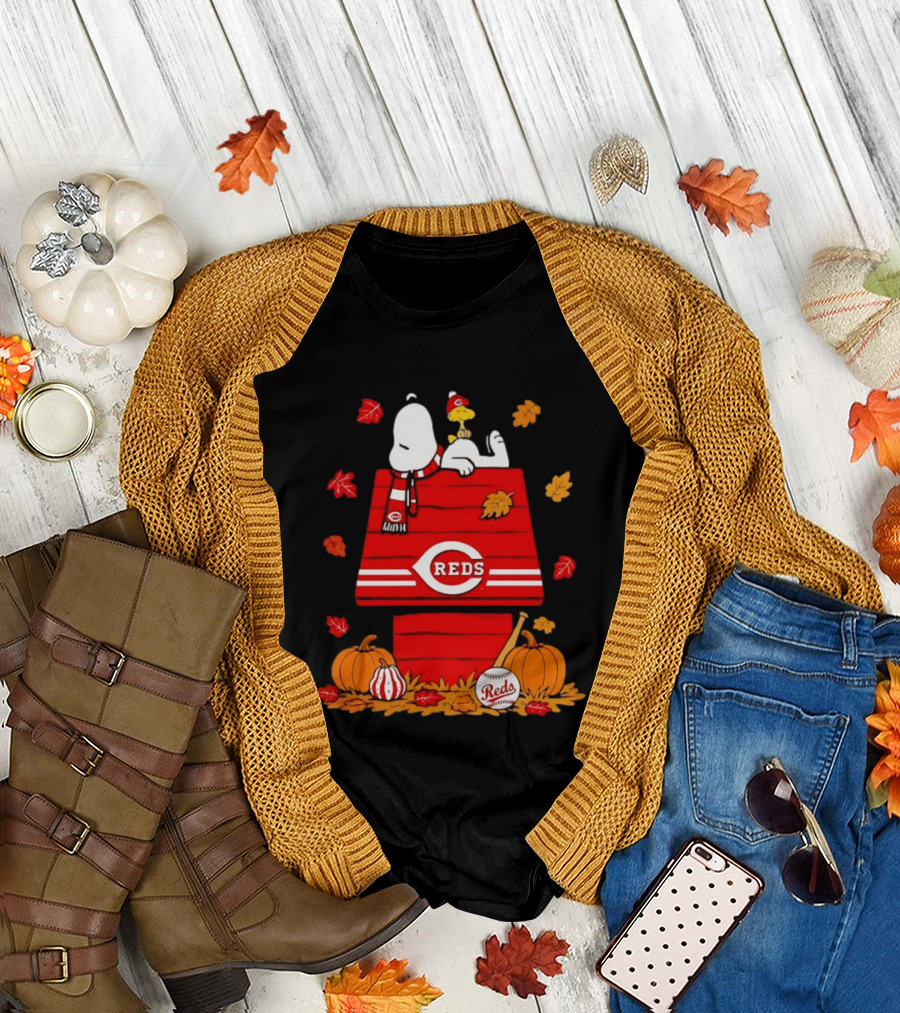 Snoopy Woodstock Cincinnati Reds Fall Baseball Pumpkins Leaves T-Shirt