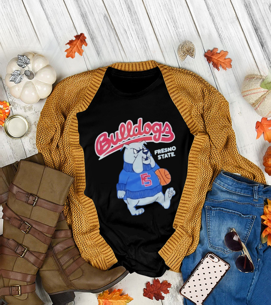 Fresno State Bulldogs Mascot With Basketball And Sweater T-Shirt