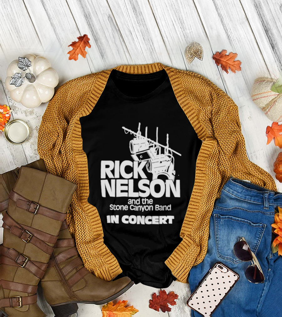 Rick Nelson and the Stone Canyon Band In Concert trắng trên nền đen dàn đèn sân khấu T-Shirt