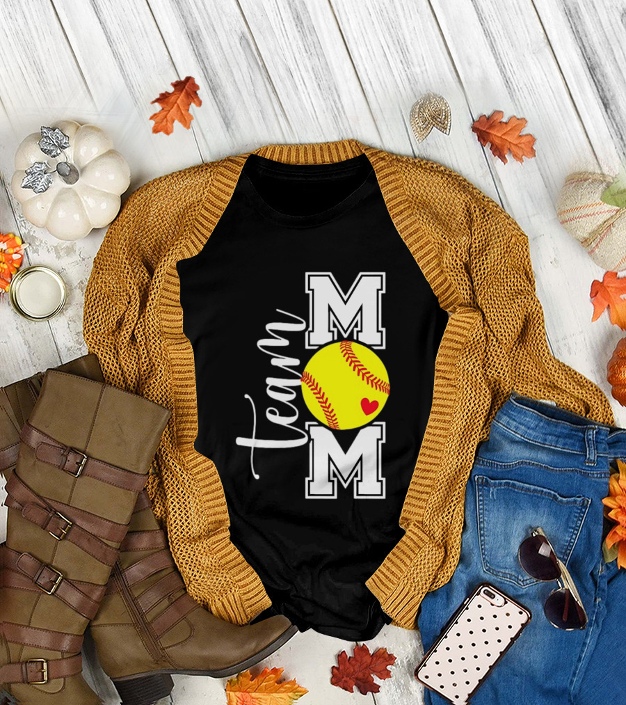 Team Mom Softball Yellow Heart Ball T-Shirt