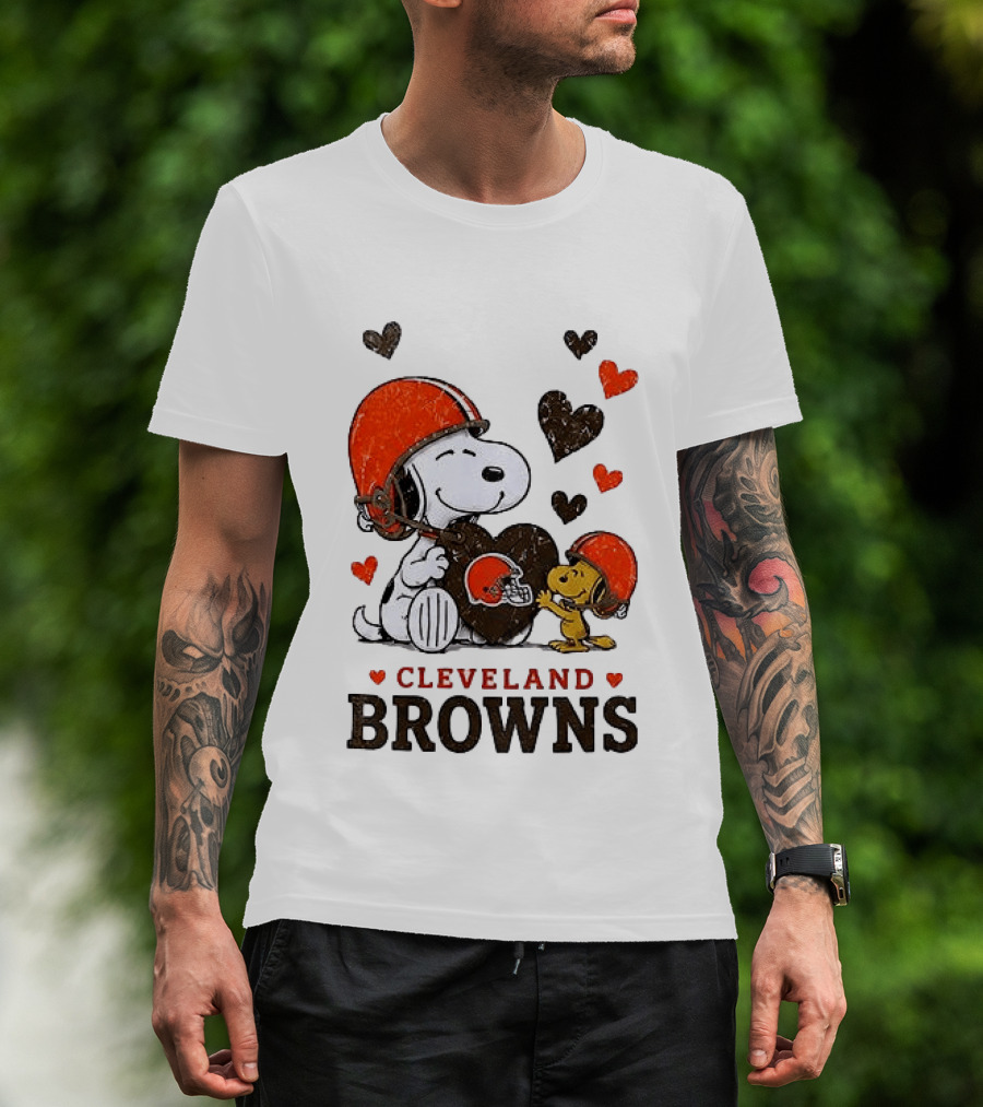 Cleveland Browns Peanuts Snoopy Woodstock Heart Helmets Love T-Shirt