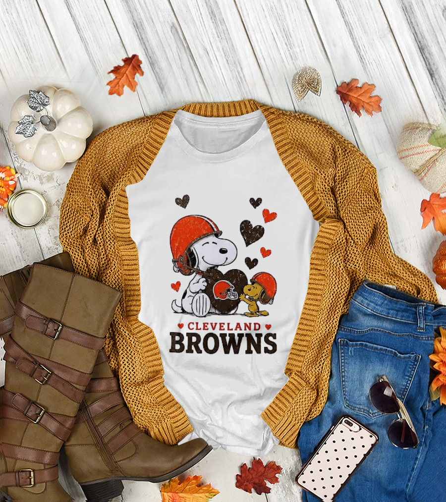 Cleveland Browns Peanuts Snoopy Woodstock Heart Helmets Love T-Shirt