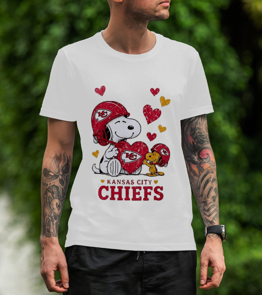 Kansas City Chiefs Peanuts Snoopy Hearts And Laughter T-Shirt