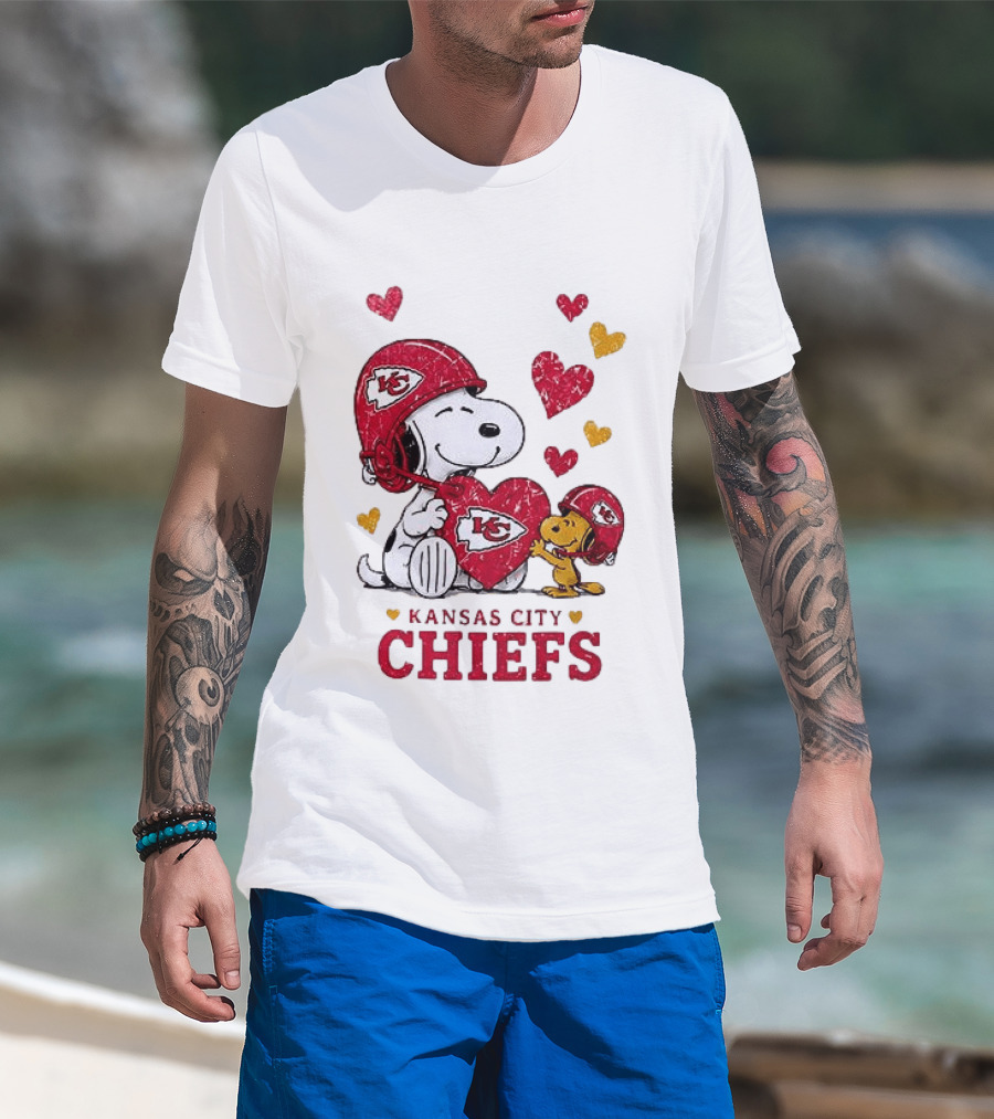 Kansas City Chiefs Peanuts Snoopy Hearts And Laughter T-Shirt