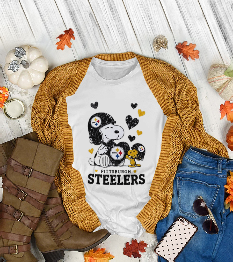 Pittsburgh Steelers Peanuts Snoopy Woodstock Hearts NFL Fan T-Shirt